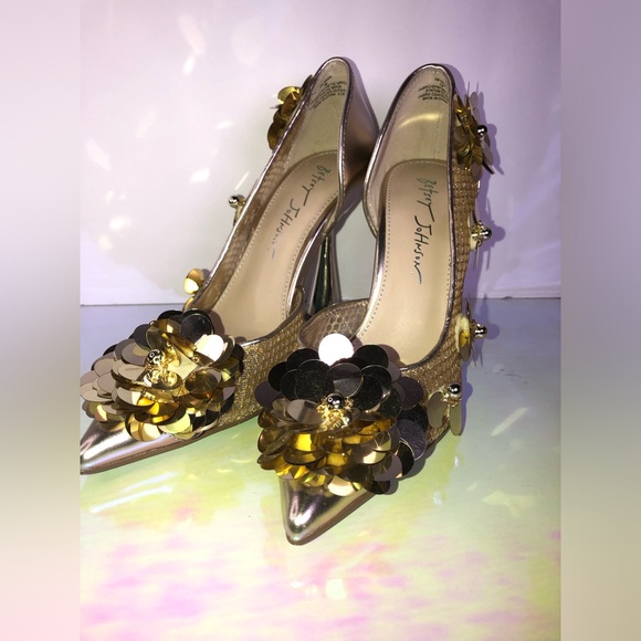 Betsey Johnson Gold Metallic Sequin Heels size 7M - Picture 8 of 16